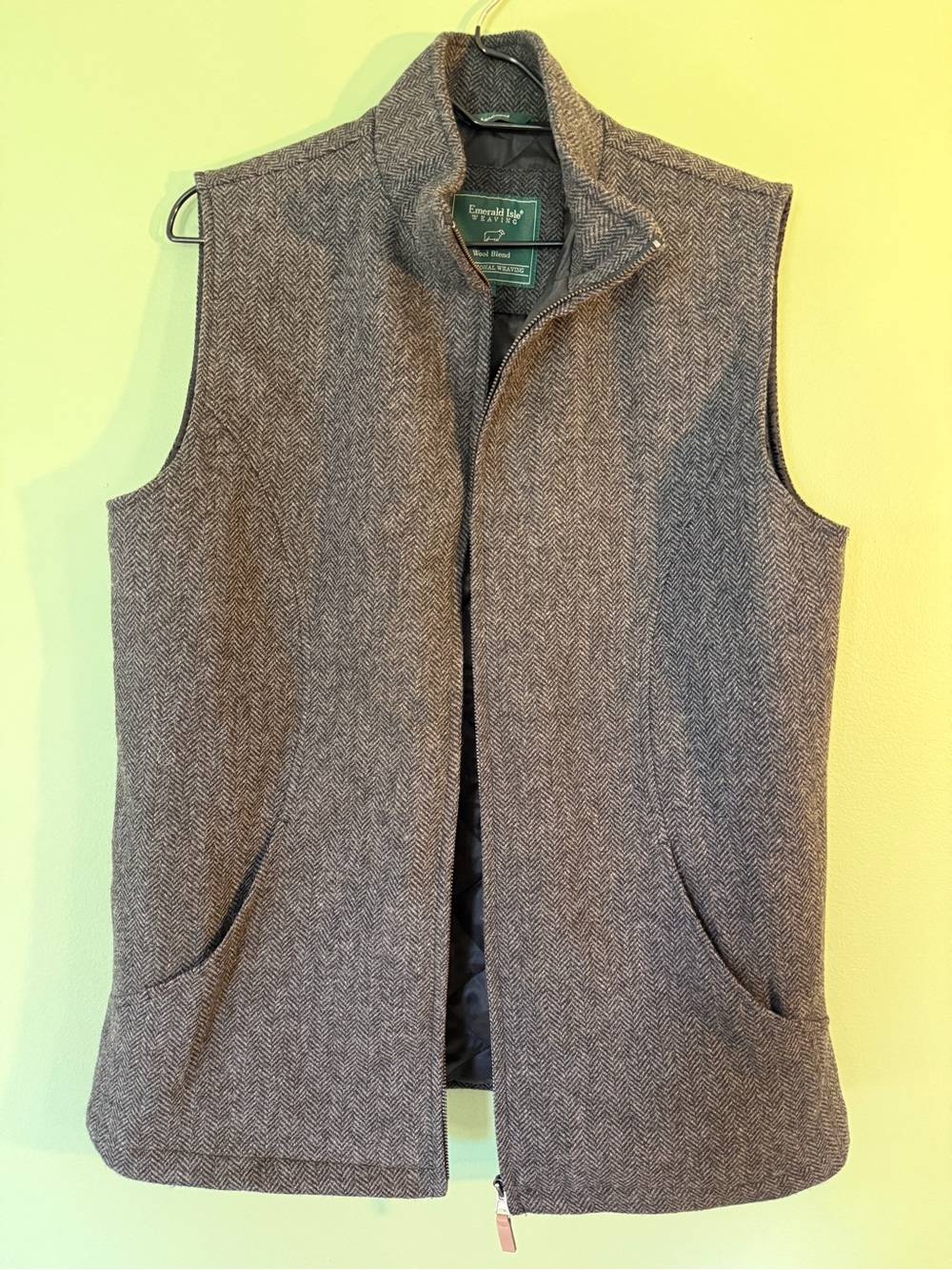 Emerald Isle Men's Gray Herringbone Zip Vest